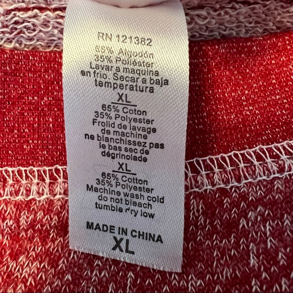 Pair of wide-neck short-ish sweatshirts by Pimatee - Picture 8 of 10